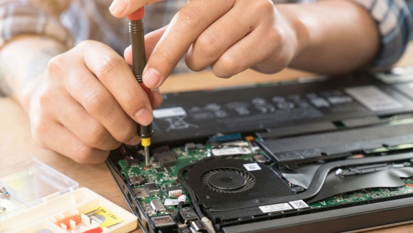 Набор инструментов для ремонта телефонов и ноутбуков
