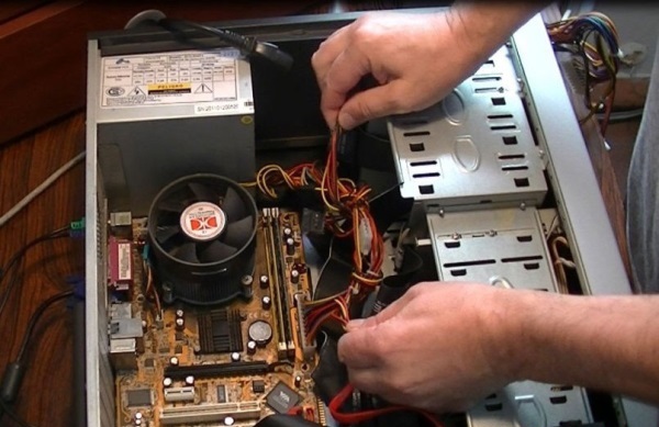 Набор инструментов для ремонта компьютеров и ноутбуков